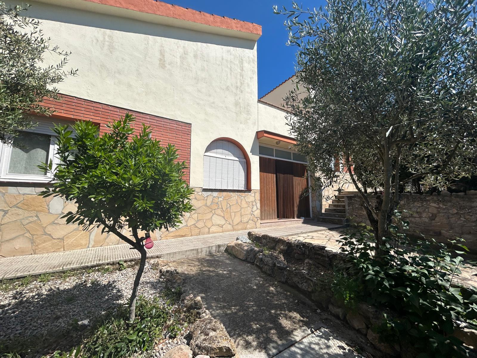 Imagen 33 Casa Aislada en venta en Pobla De Claramunt La / Urbanización Les Garrigues