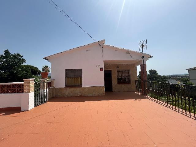 Imagen 1 Inmueble 304119 - Casa Aislada en venta en Piera / Urbanización Can Musarro