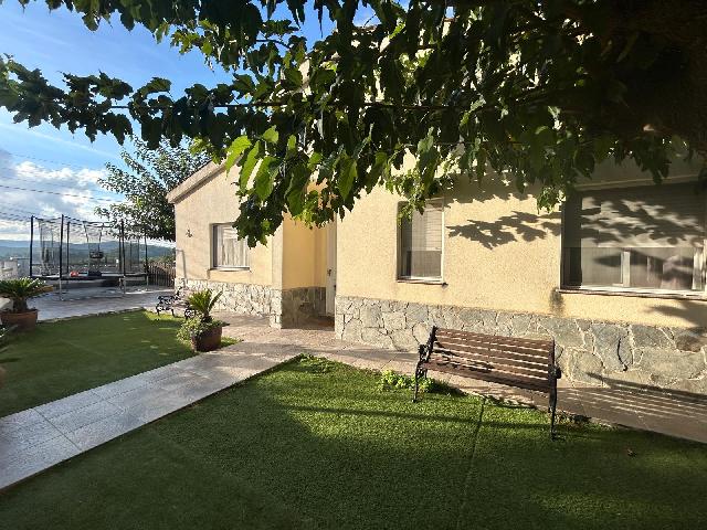Imagen 1 Inmueble 306106 - Casa Aislada en venta en Piera / Urbanización Can Canals