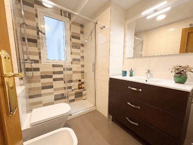 Imagen 2 Inmueble 246392 - Piso en venta en Valencia / Próxima al Mercado de Jesús