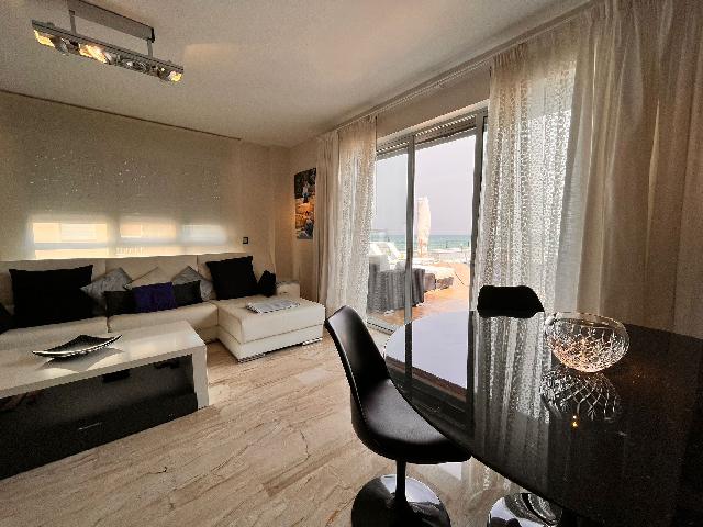 Imagen 10 Inmueble 282879 - Casa en venta en Daimús / En primera línea de la playa de Daimuz