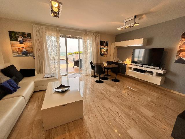 Imagen 8 Inmueble 282879 - Casa en venta en Daimús / En primera línea de la playa de Daimuz