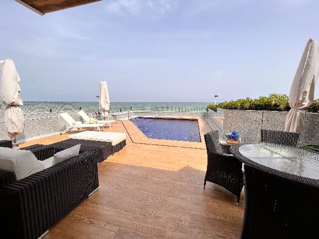 Imagen 2 Inmueble 282879 - Casa en venta en Daimús / En primera línea de la playa de Daimuz