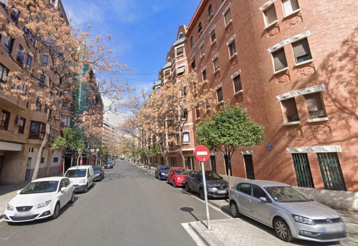 Imagen 1 Parking Coche en alquiler en Valencia / Junto a la Finca Roja