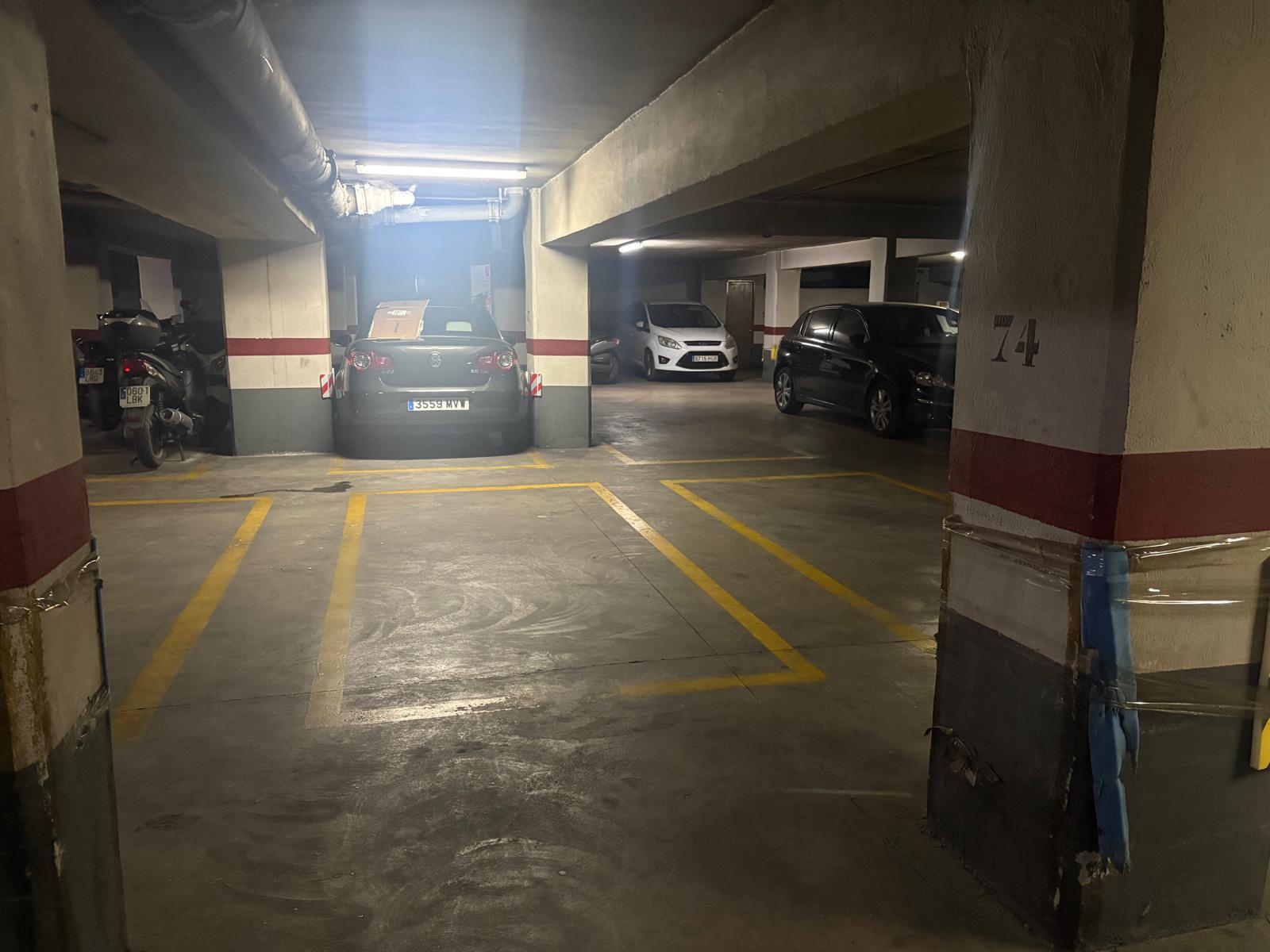 Imagen 3 Parking Coche en venta en Valencia / Entre la calle Mosén Febrer y calle Juan de Celaya