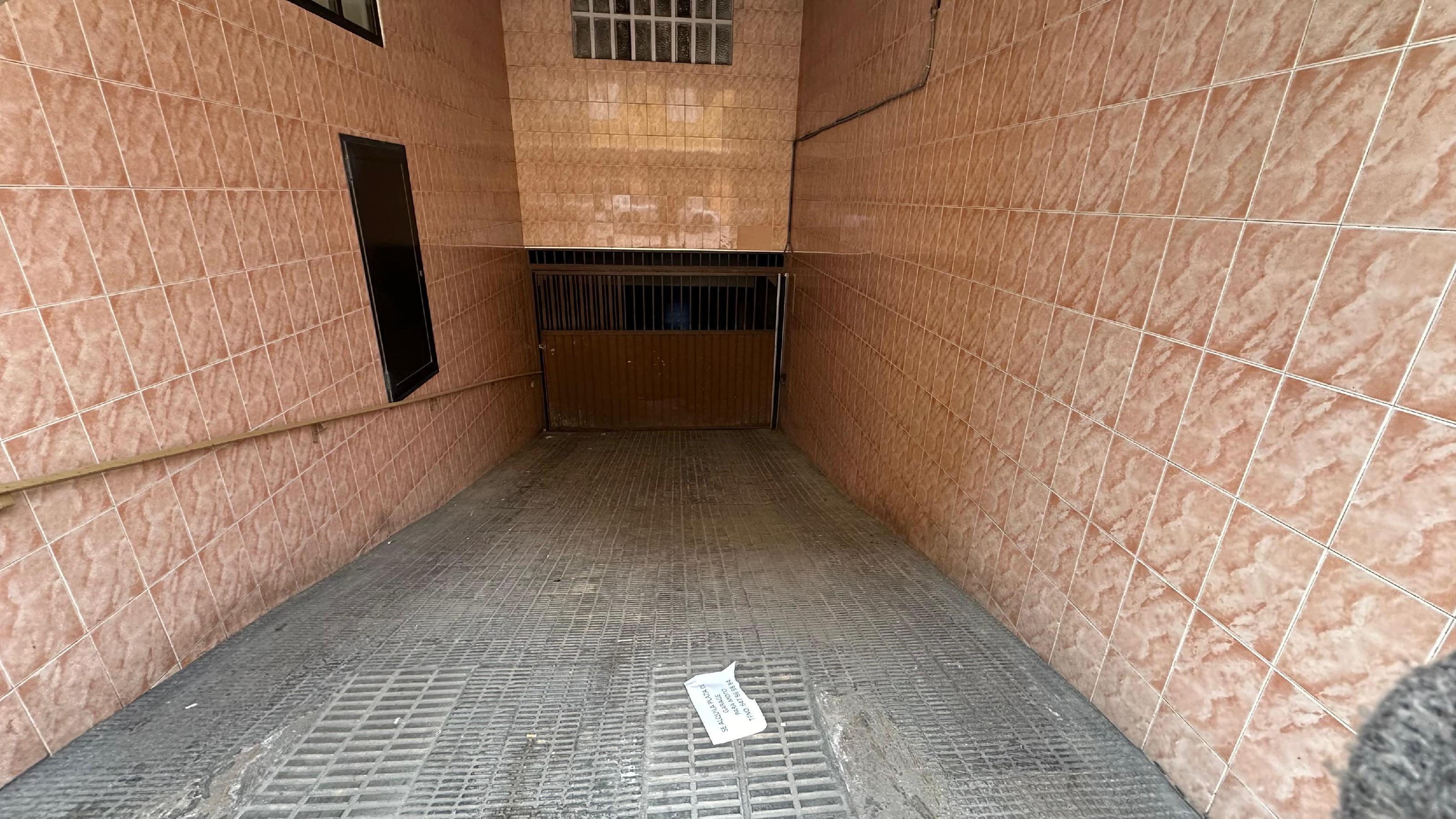 Imagen 6 Parking Coche en venta en Valencia / Entre la calle Mosén Febrer y calle Juan de Celaya