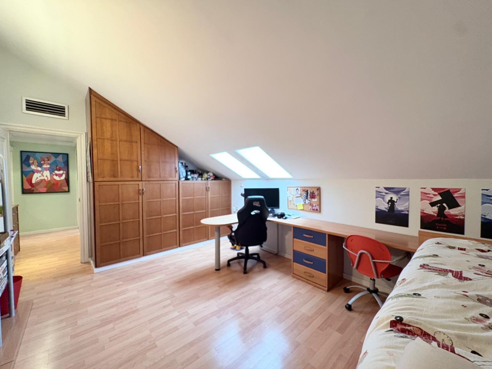 Imagen 30 Ático en venta en Valencia / Junto para de metro de Patraix