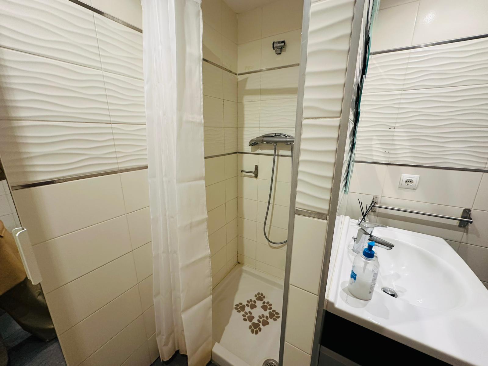 Imagen 11 Piso en venta en Valencia / Próximo a la parada de metro Machado