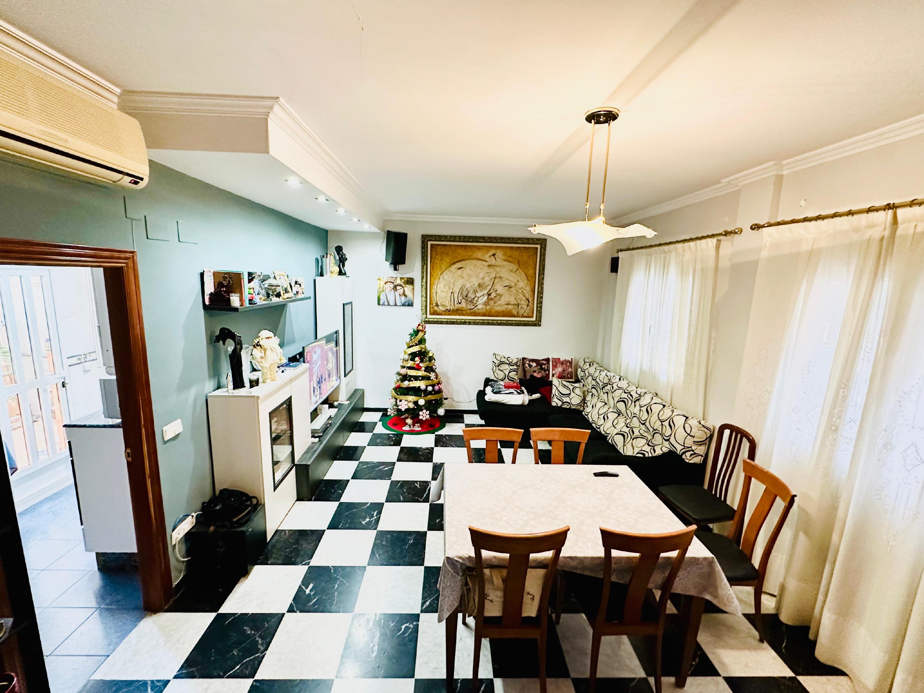 Imagen 1 Casa en venta en Valencia / A un paso de la Plaza Armada Española