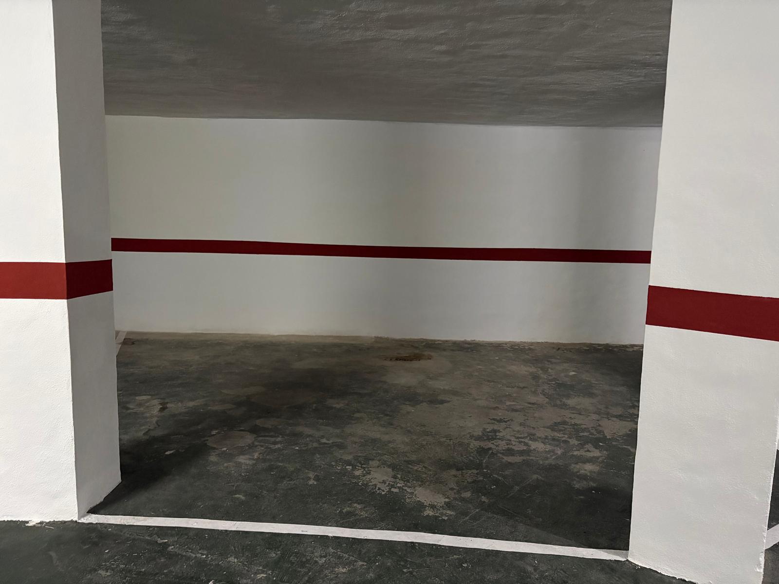 Imagen 1 Parking Coche en venta en Valencia / En el corazón de Ruzafa, junto al Mercado