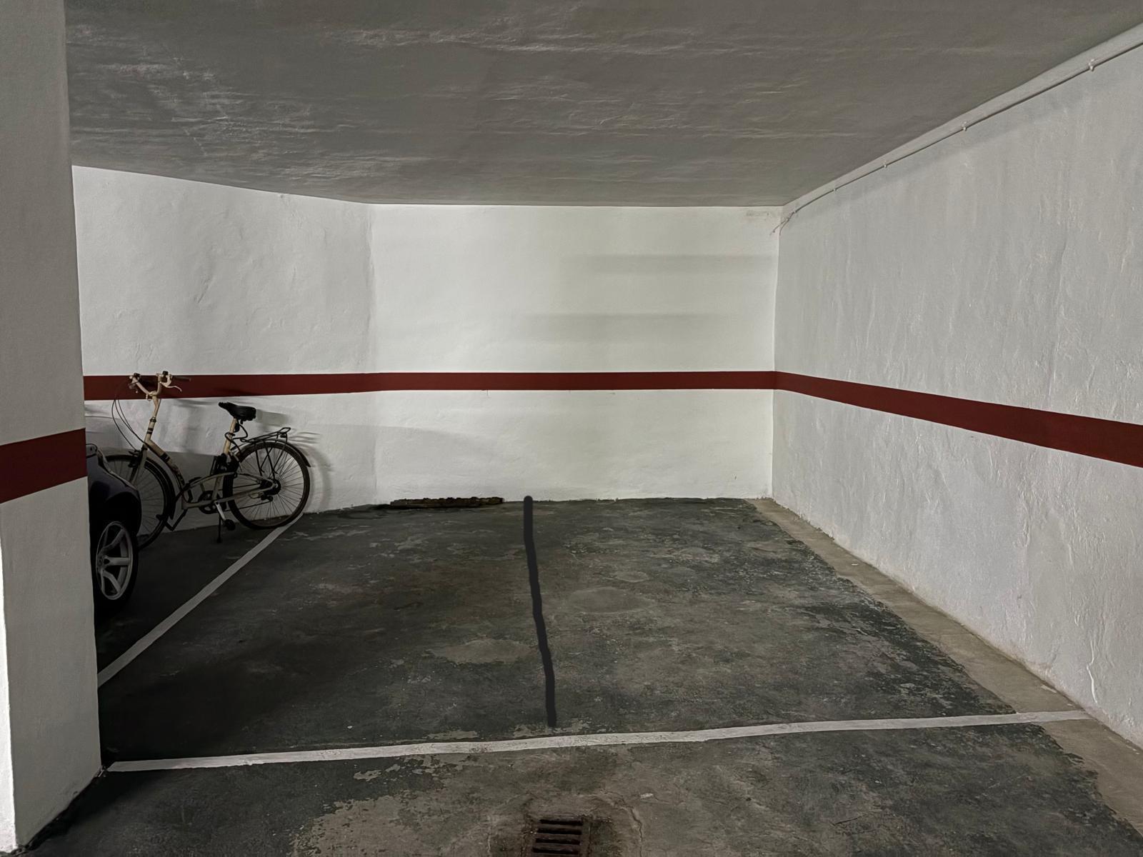 Imagen 1 Parking Coche en venta en Valencia / En el corazón de Ruzafa, junto al Mercado