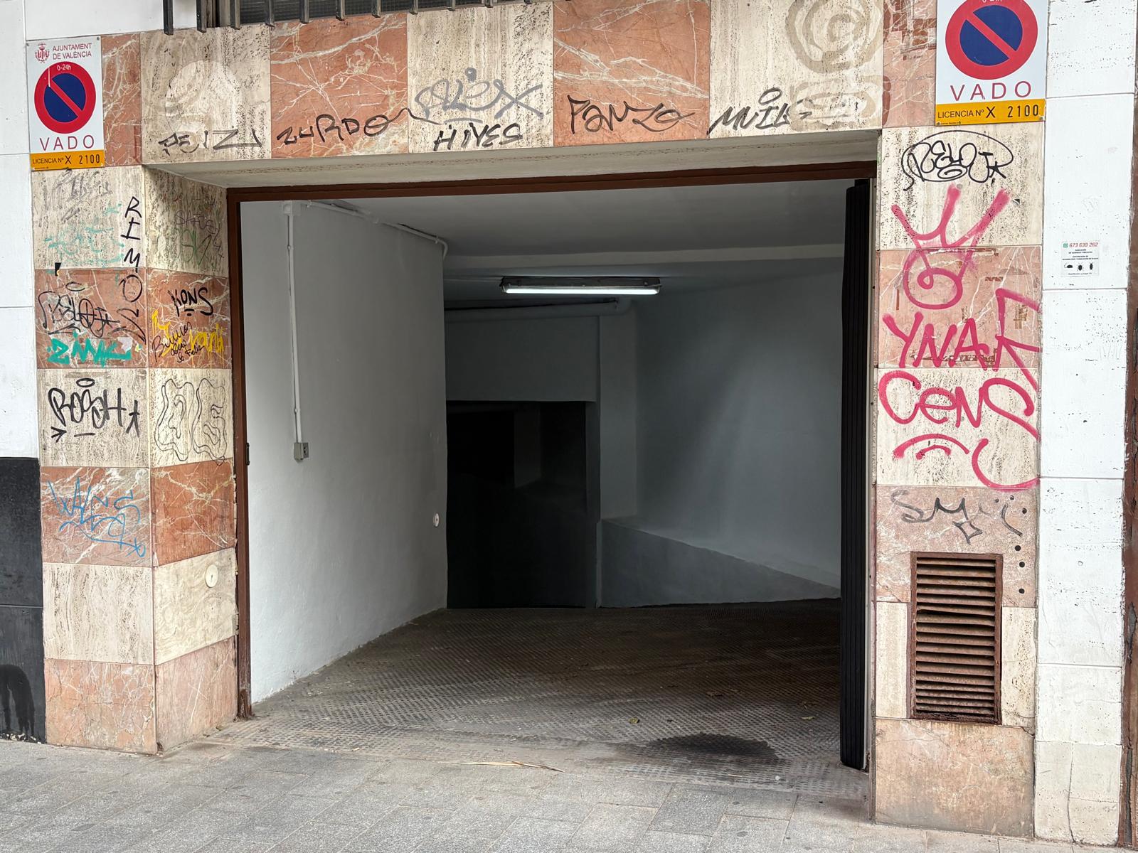 Imagen 9 Parking Moto en venta en Valencia / En el corazón de Ruzafa, junto al Mercado