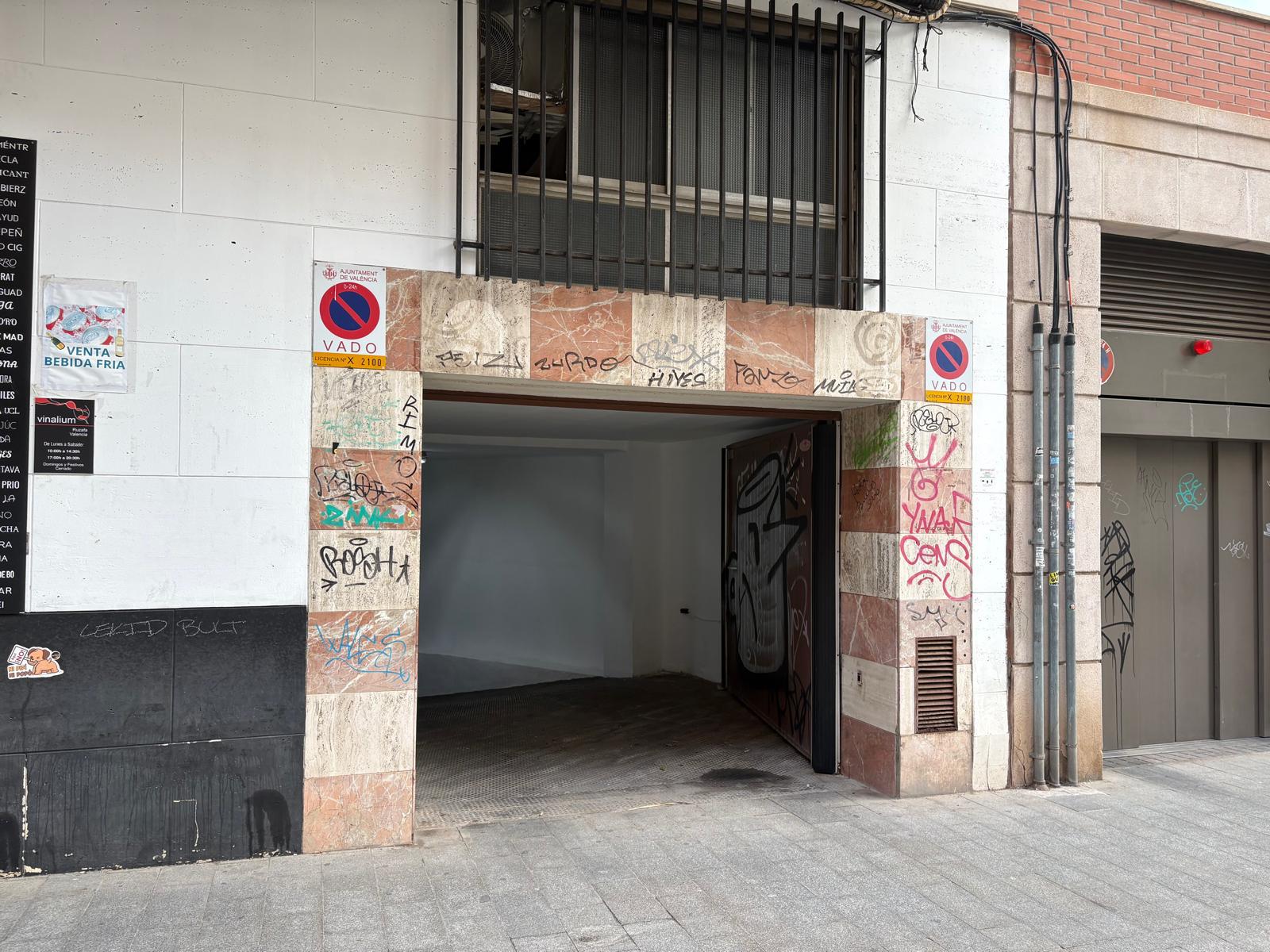Imagen 10 Parking Moto en venta en Valencia / En el corazón de Ruzafa, junto al Mercado