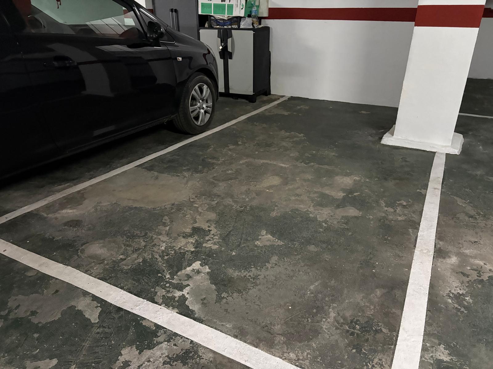 Imagen 1 Parking Coche en venta en Valencia / En el corazón de Ruzafa, junto al Mercado