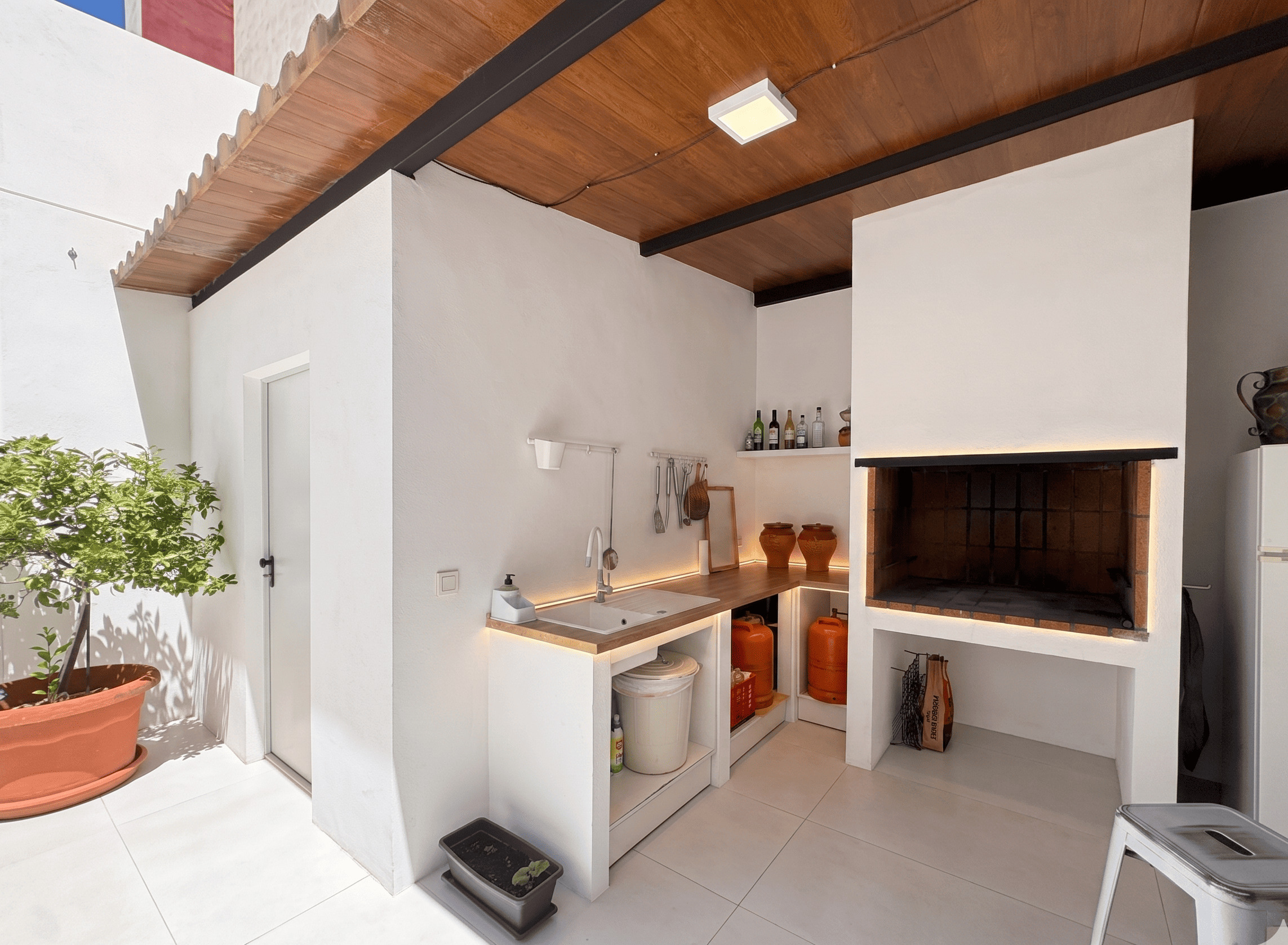Imagen 2 Casa Adosada en venta en Valencia / Próxima al Mercado de Jesús