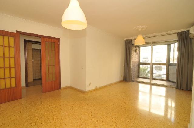 Imagen 1 Inmueble 300737 - Piso en venta en Valencia / A un paso de Ruzafa
