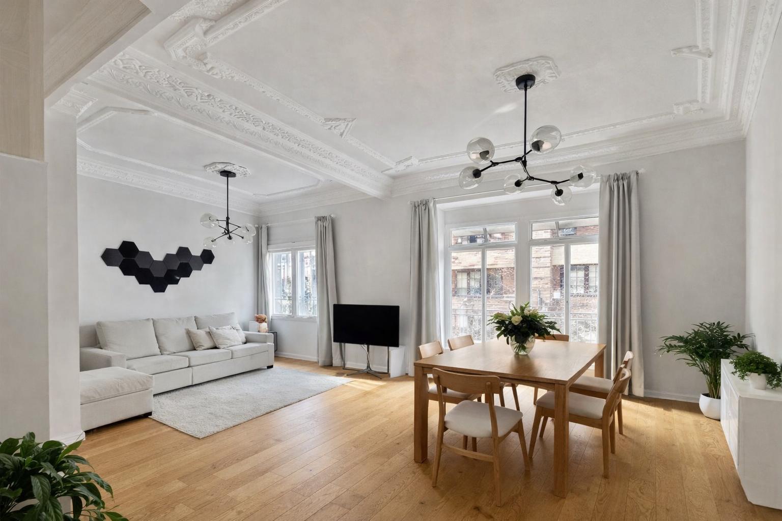 Imagen 1 Piso en venta en Valencia / Próxima a la Plaza de Cánovas del Castillo