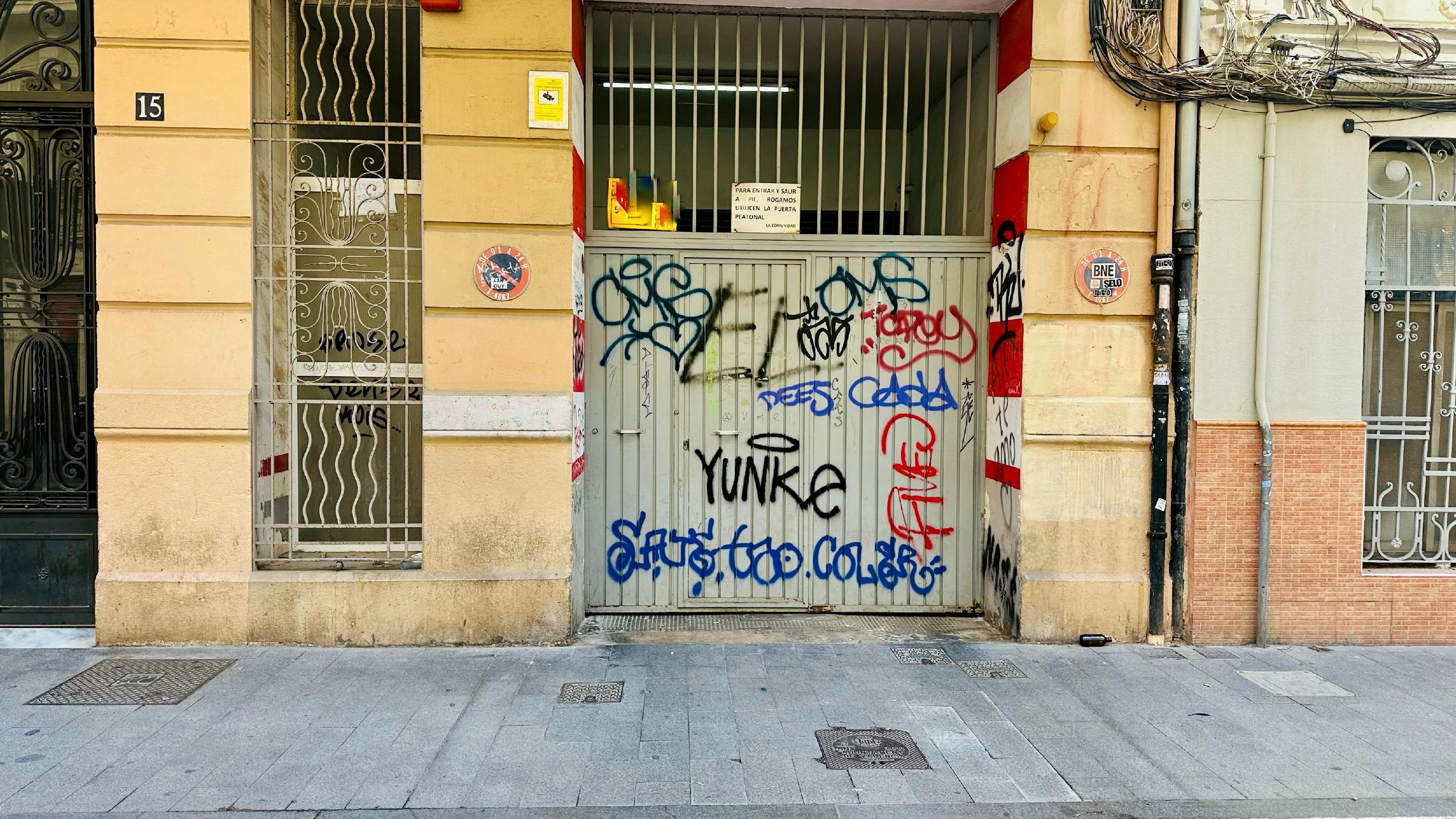 Imagen 2 Parking Coche en venta en Valencia / Calle Ruzafa muy cerca del Mercado
