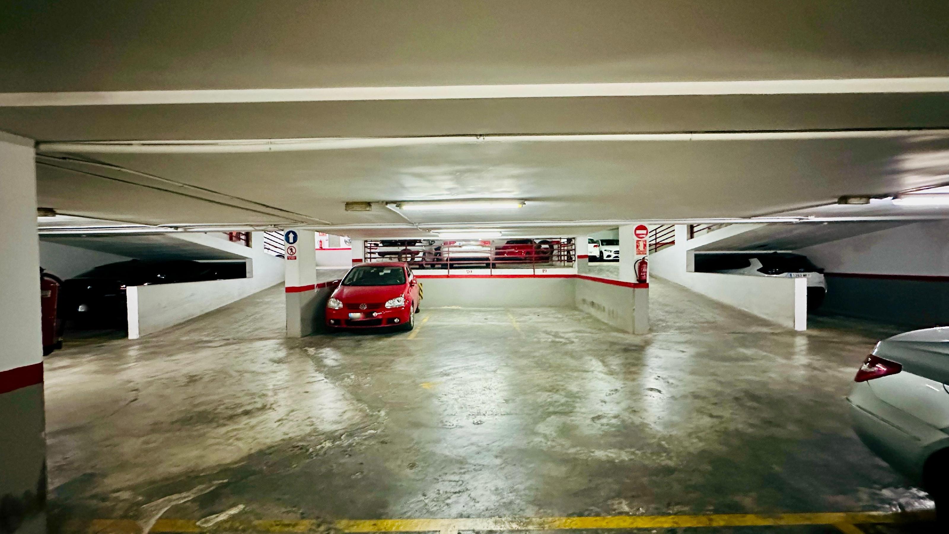 Imagen 9 Parking Coche en venta en Valencia / Calle Ruzafa muy cerca del Mercado