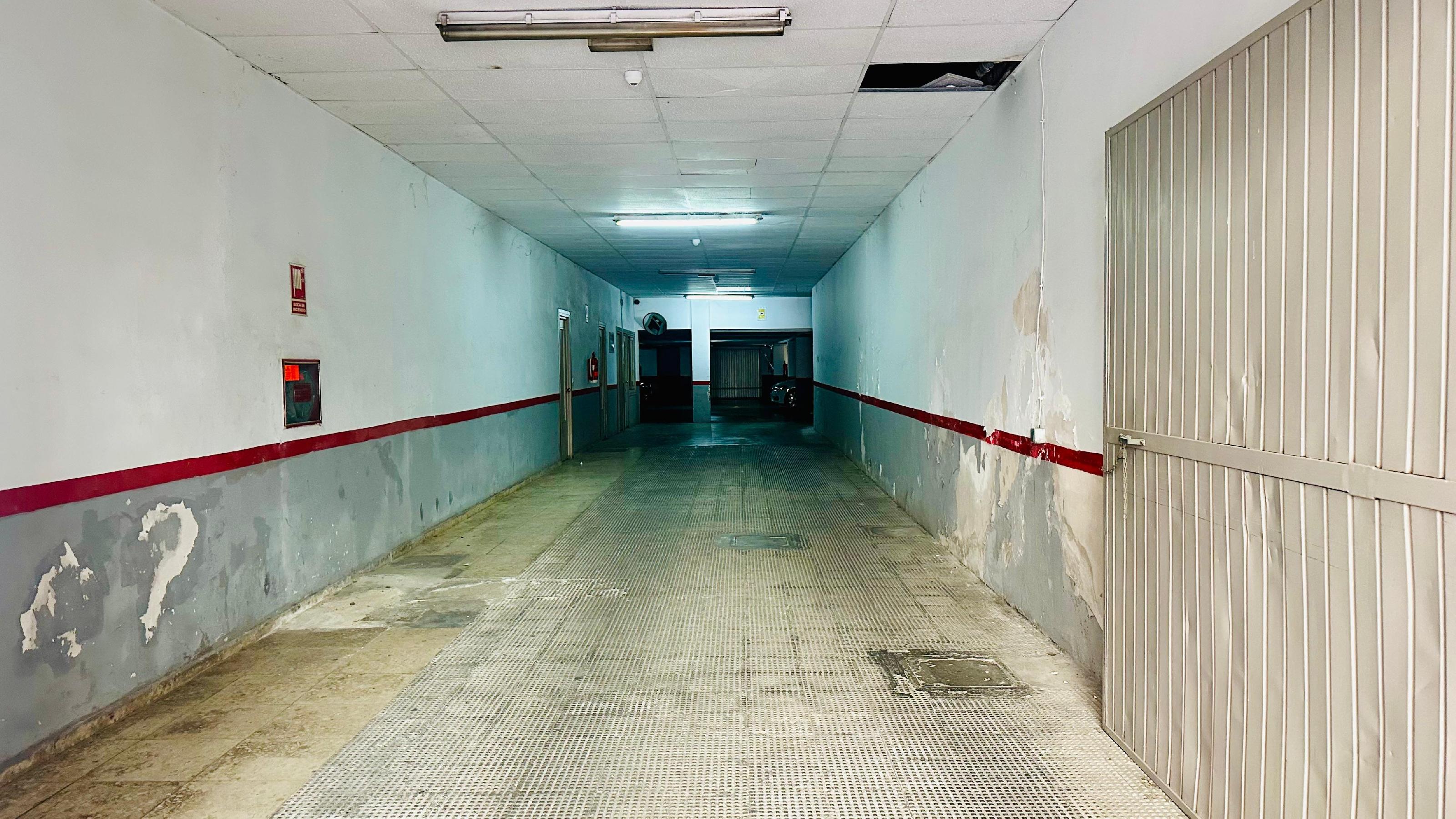 Imagen 13 Parking Coche en venta en Valencia / Calle Ruzafa muy cerca del Mercado