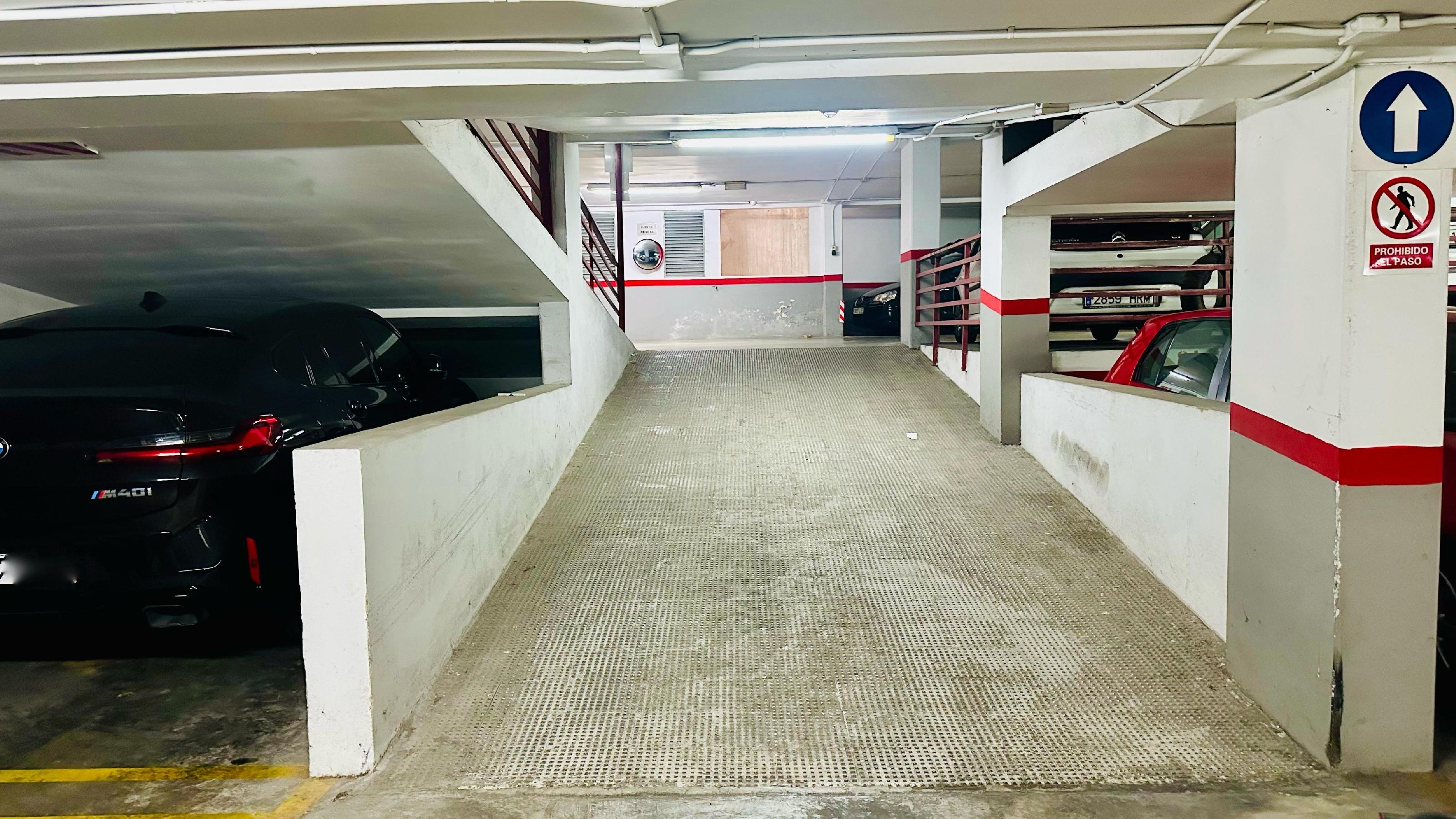 Imagen 14 Parking Coche en venta en Valencia / Calle Ruzafa muy cerca del Mercado