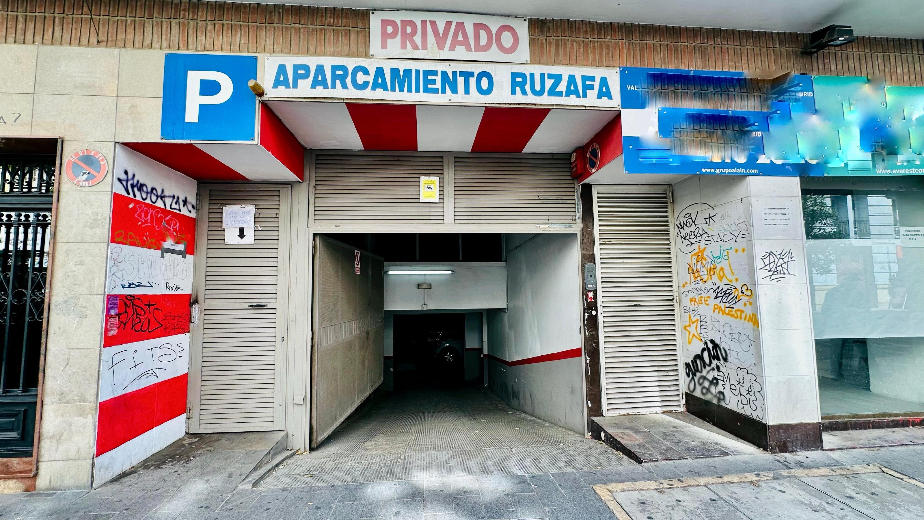 Imagen 1 Parking Coche en venta en Valencia / Calle Ruzafa muy cerca del Mercado