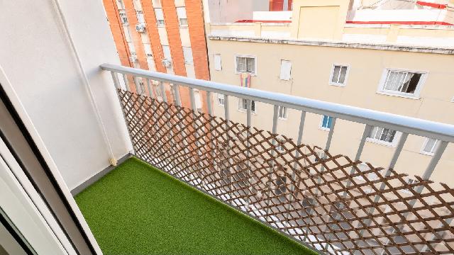 Imagen 3 Inmueble 303606 - Piso en venta en Valencia / Próxima a la parada de metro Marítim