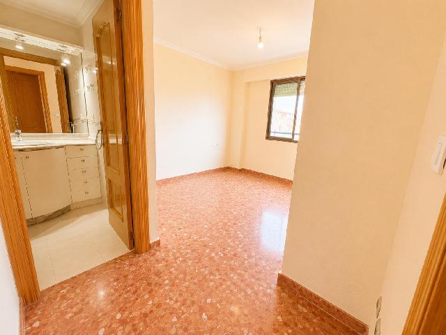 Imagen 11 Inmueble 304299 - Piso en venta en Valencia / Próxima al Hospital General