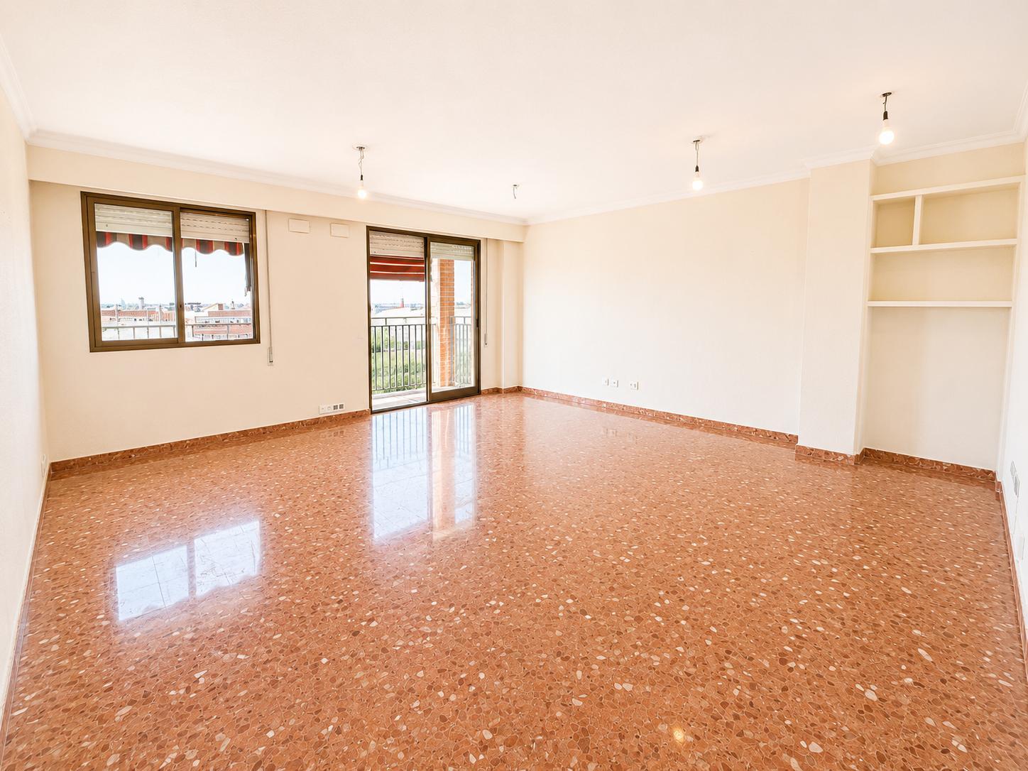 Imagen 1 Piso en venta en Valencia / Próxima al Hospital General