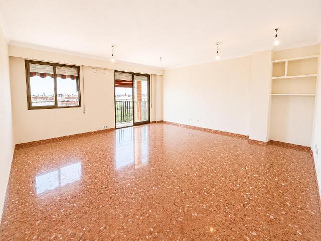 Imagen 1 Inmueble 304299 - Piso en venta en Valencia / Próxima al Hospital General