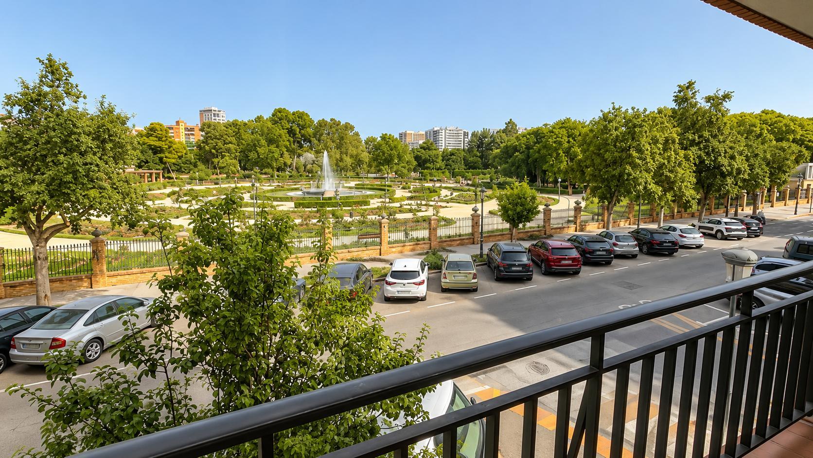 Imagen 2 Piso en venta en Valencia / Frente a los Jardines de Viveros