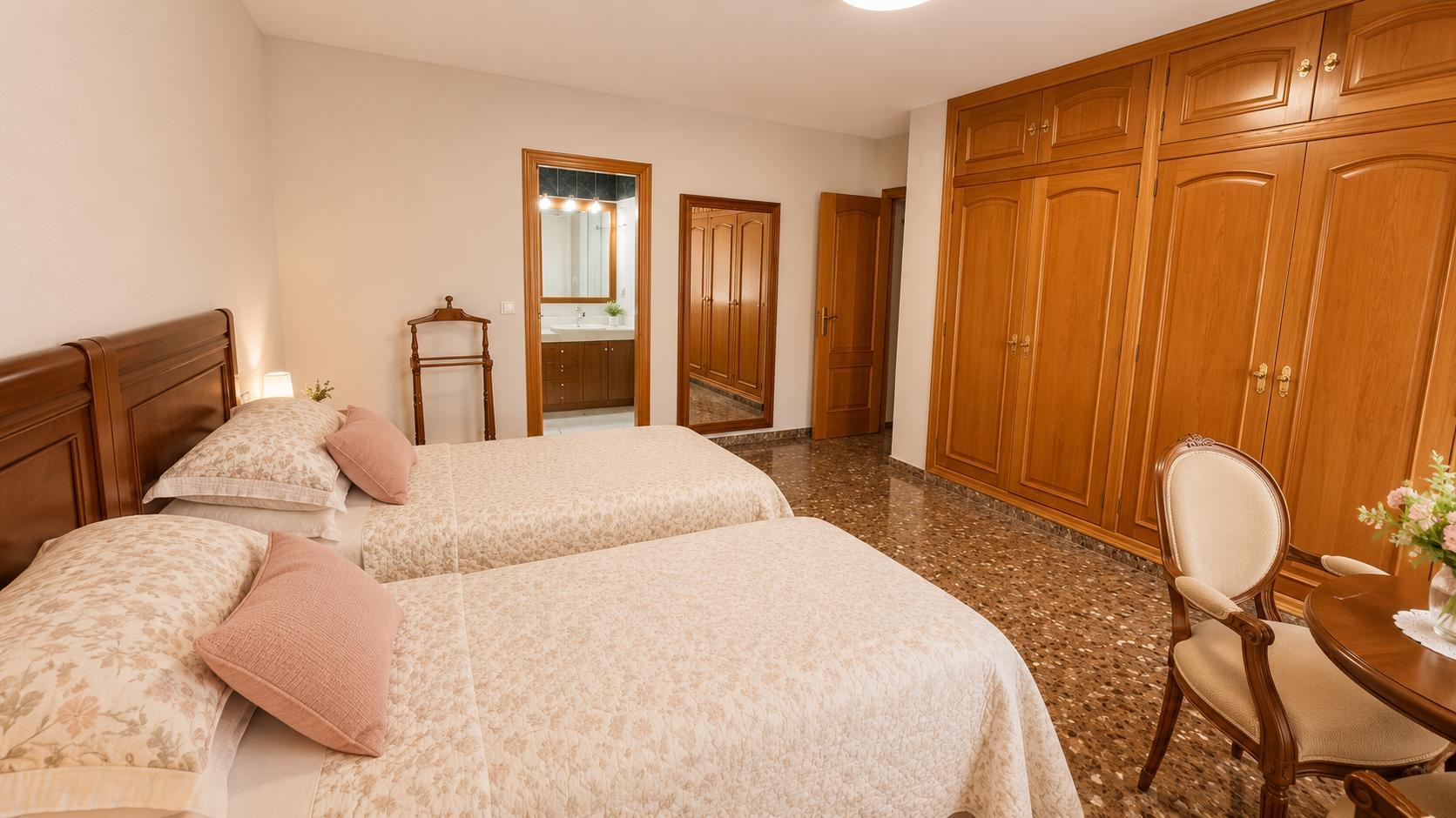 Imagen 4 Piso en venta en Valencia / Frente a los Jardines de Viveros
