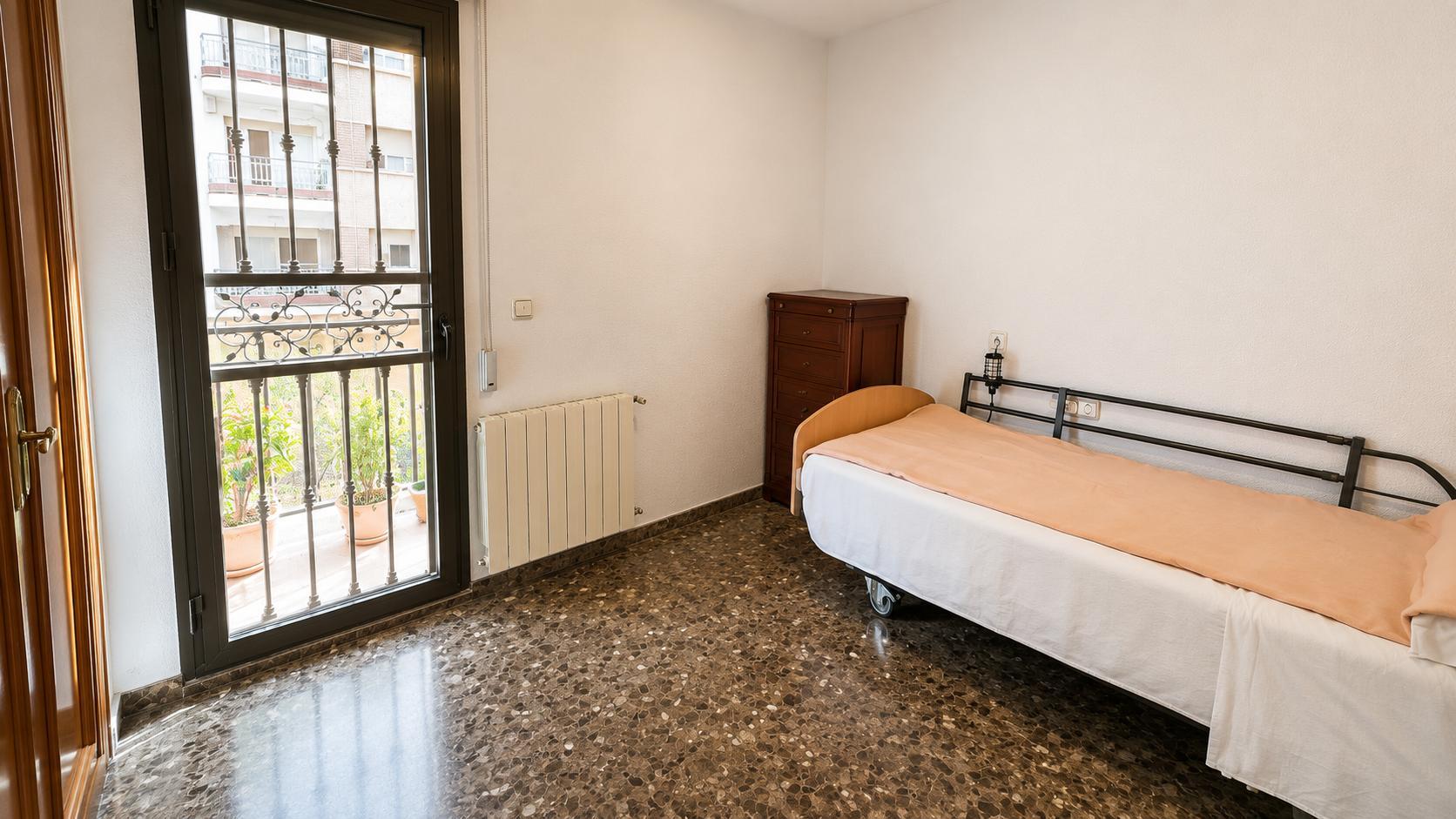 Imagen 32 Piso en venta en Valencia / Frente a los Jardines de Viveros
