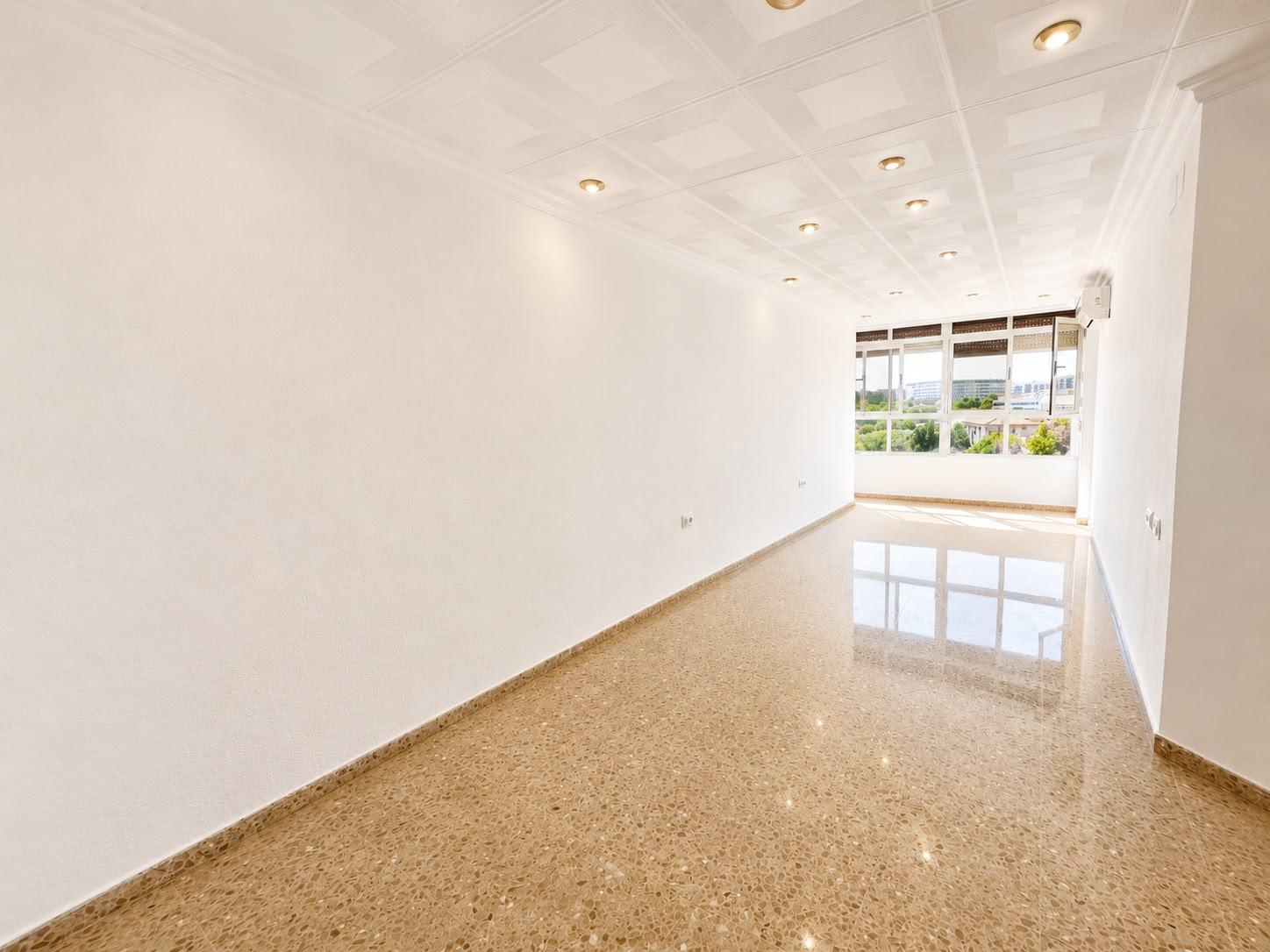 Imagen 1 Piso en venta en Valencia / Frente al Hospital Doctor Peset