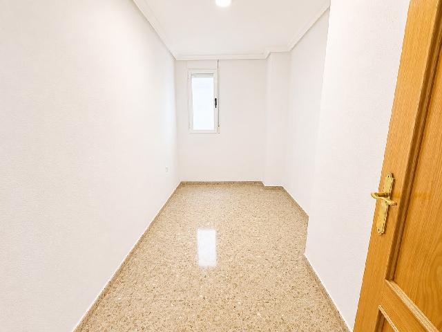Imagen 8 Inmueble 304319 - Piso en venta en Valencia / Frente al Hospital Doctor Peset