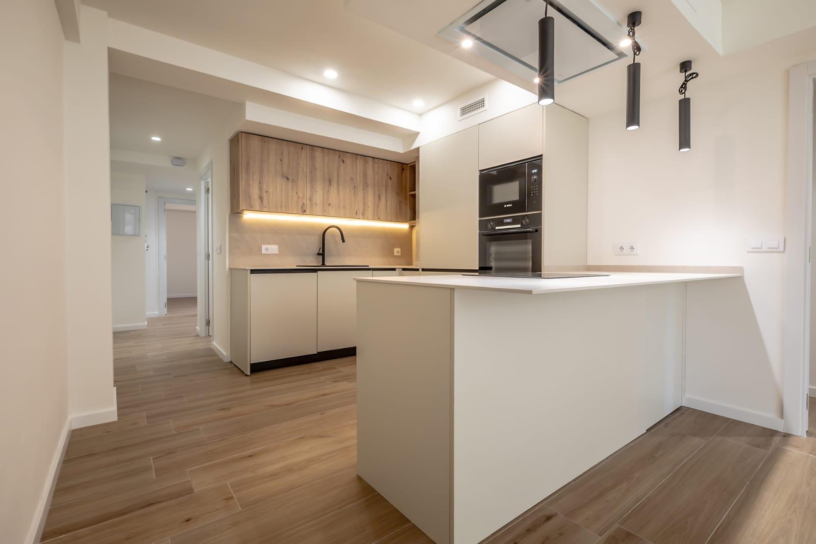 Imagen 1 Piso en venta en Valencia / Próximo al Polideportivo de San Isidro