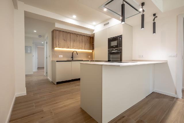 Imagen 1 Inmueble 304465 - Piso en venta en Valencia / Próximo al Polideportivo de San Isidro