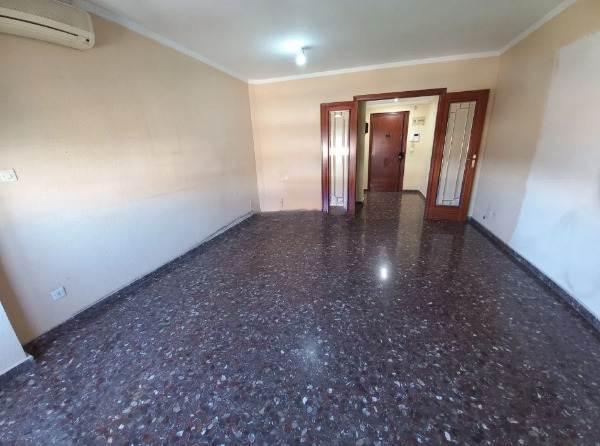 Imagen 2 Inmueble 304568 - Piso en venta en Valencia / Junto a la estación de metro Avda. del Cid