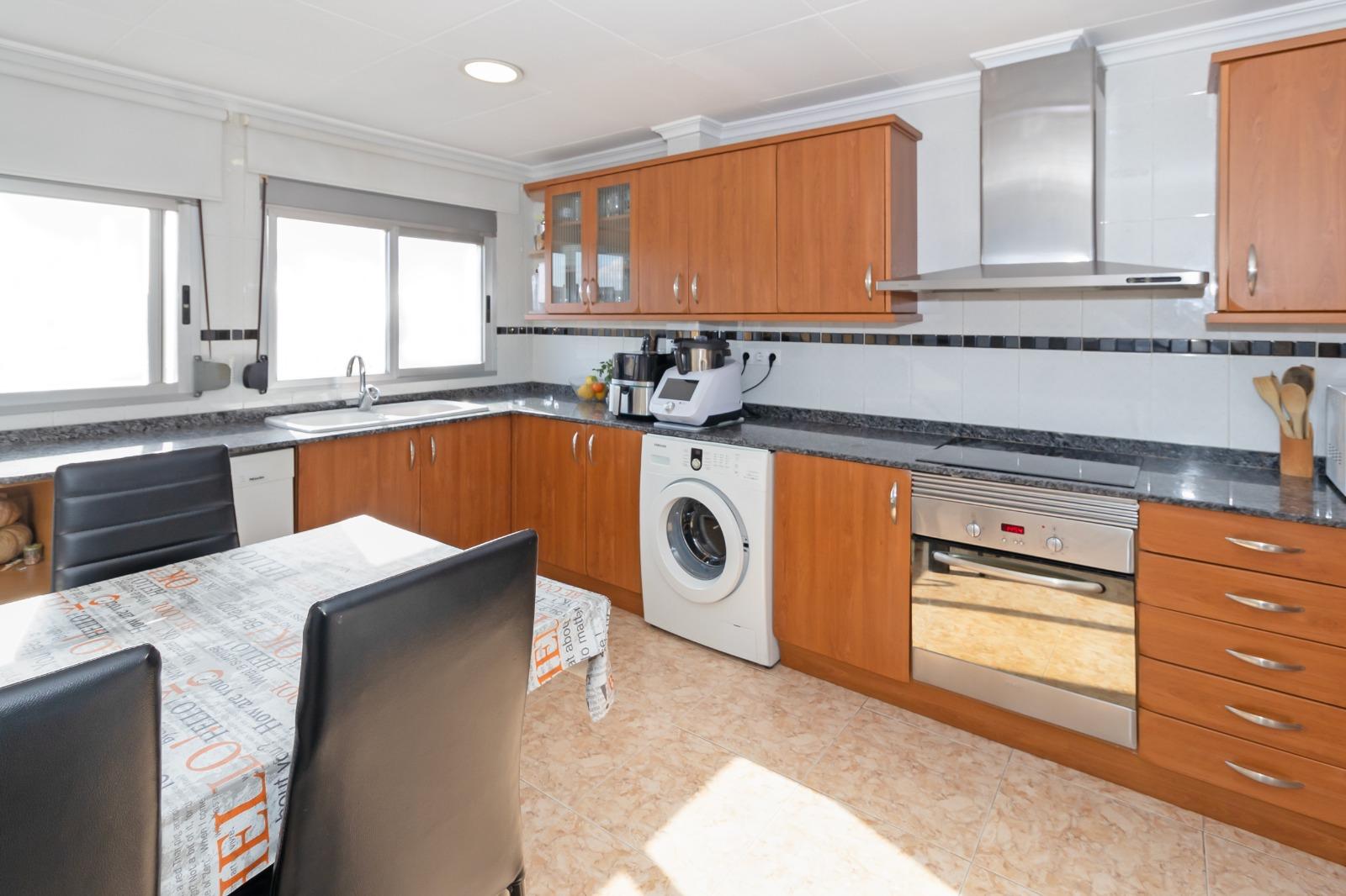 Imagen 1 Piso en venta en Valencia / Próxima al Parque de Benicalap