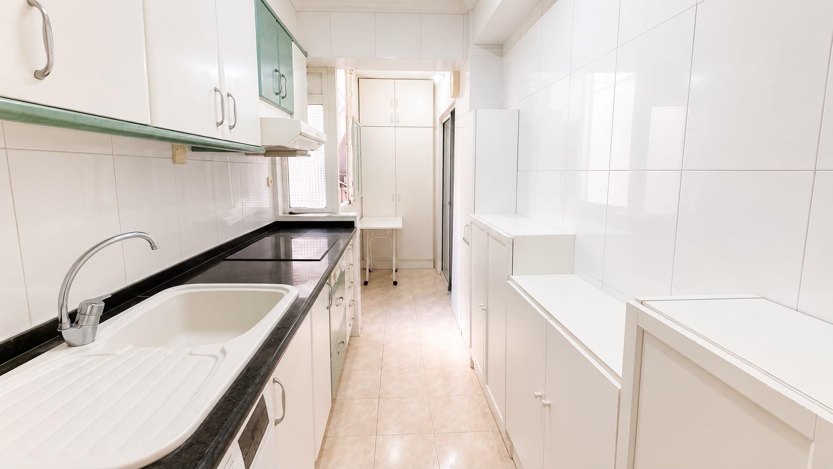 Imagen 15 Piso en venta en Valencia / Al lado del Hospital General 