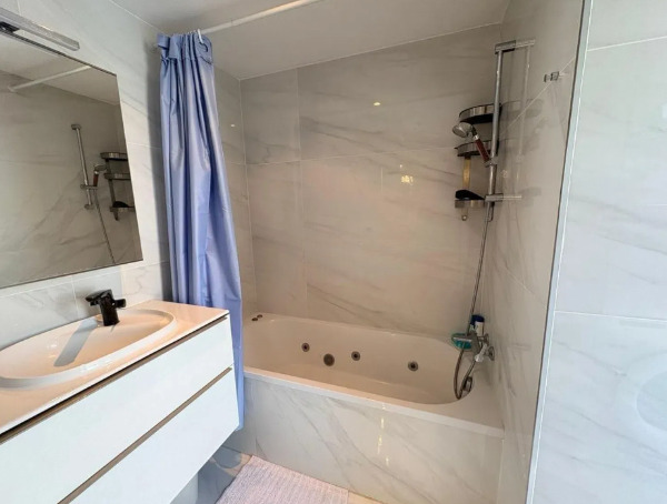 Imagen 4 Piso en venta en Valencia / En el histórico barrio de Quatre Carreres