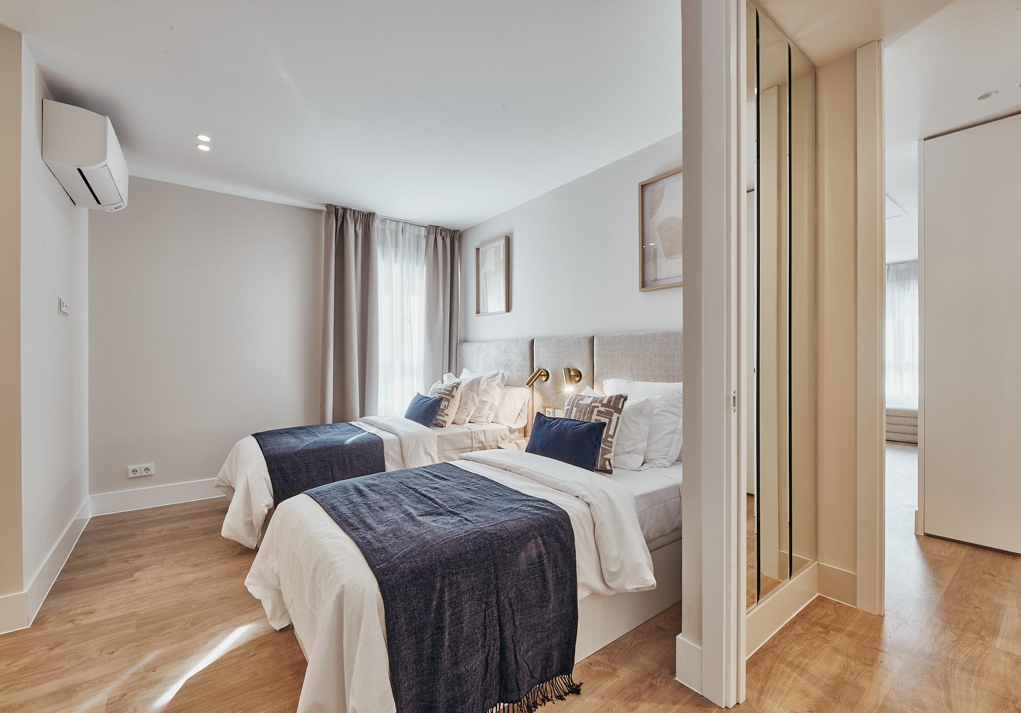 Imagen 30 Piso en venta en Madrid / Esquina con General Pardiñas.