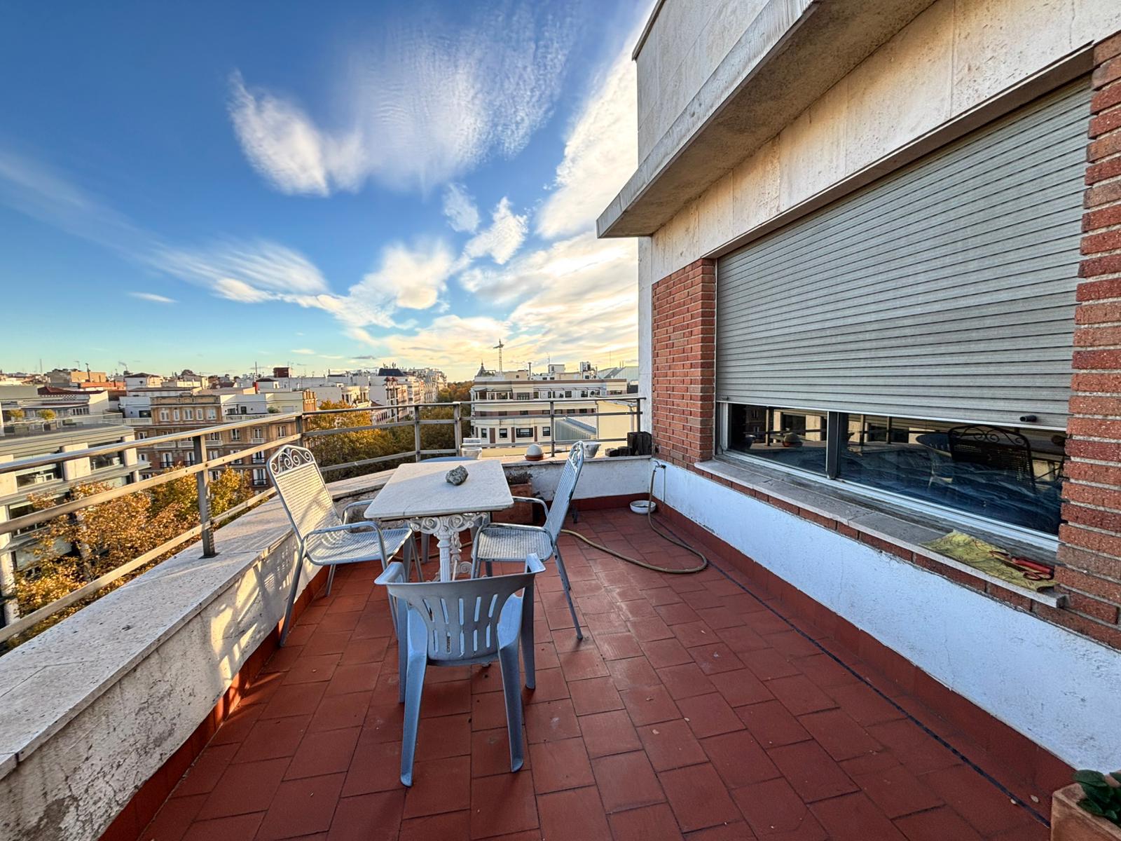 Imagen 2 Ático en venta en Madrid / Ático en Velázquez. Gan terraza, vistas y garaje.