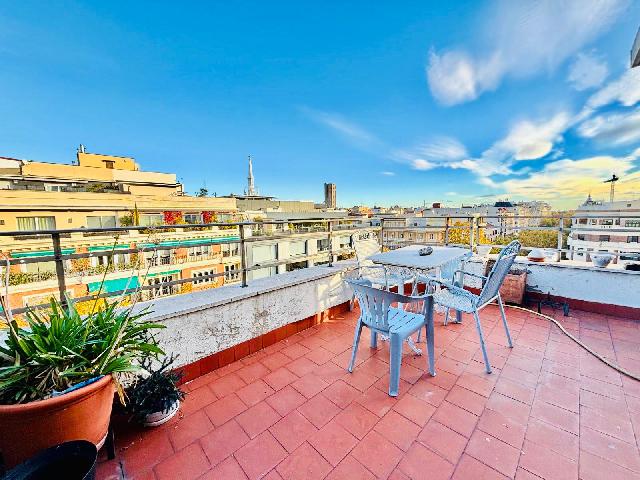 Imagen 1 Inmueble 298890 - Ático en venta en Madrid / Ático en Velázquez. Gan terraza, vistas y garaje.