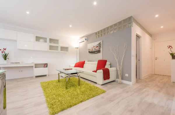 Imagen 1 Piso en venta en Madrid / Junto a la Plaza Mayor y el Mercado de San Miguel.