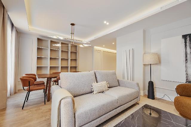 Imagen 1 Inmueble 300685 - Piso en venta en Madrid / Junto a la estación de metro Velázquez.