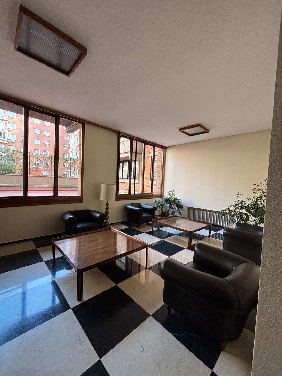 Imagen 2 Piso en alquiler en Madrid / Calle Maestro Ángel Llorca 