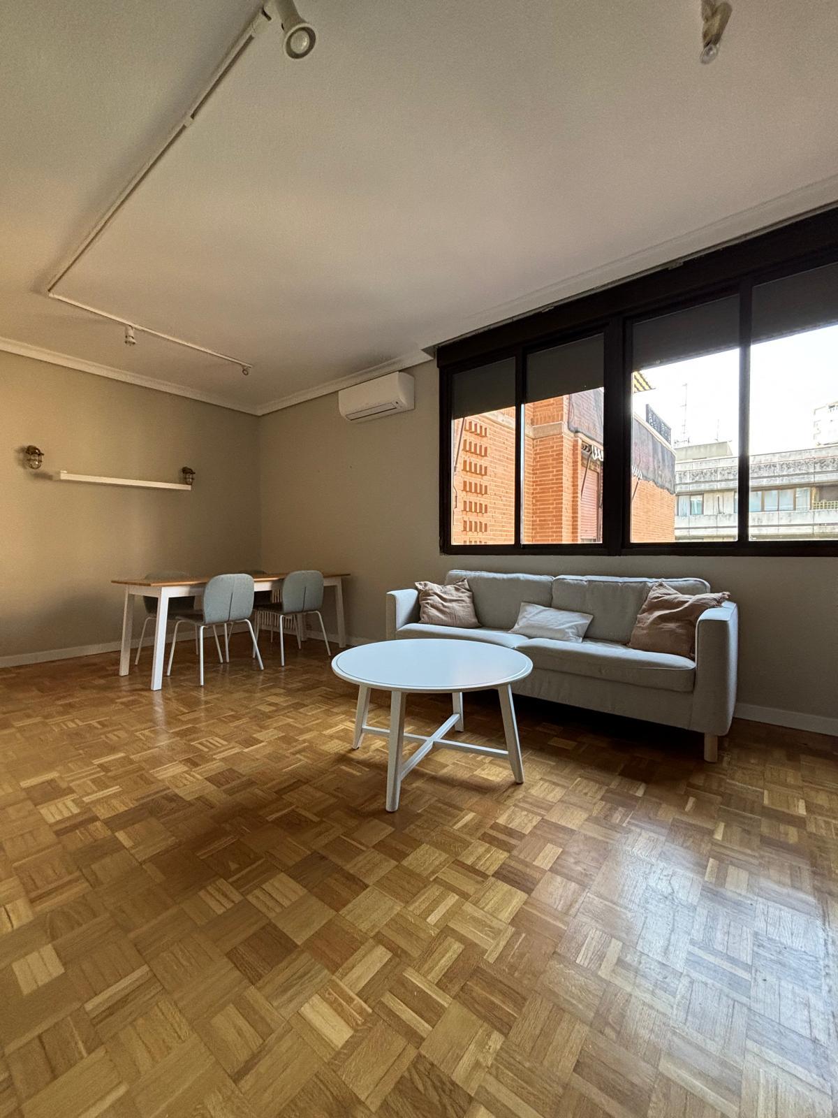 Imagen 3 Piso en alquiler en Madrid / Calle Maestro Ángel Llorca 
