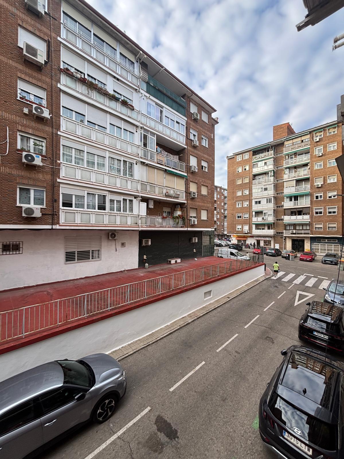 Imagen 2 Piso en venta en Madrid / Barrio de la Concepción al 4 minutos del metro 