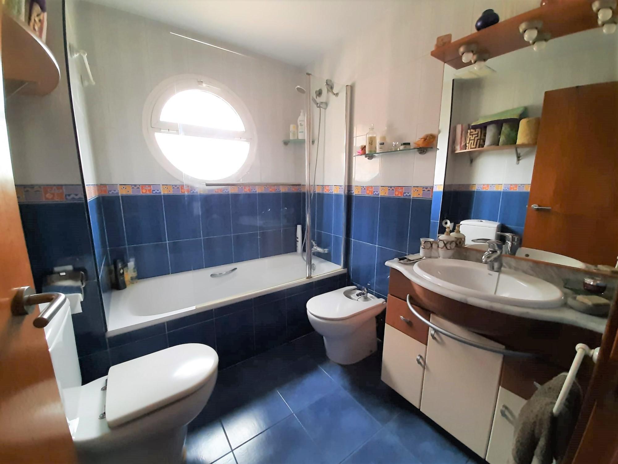 Imagen 21 Casa Adosada en venta en Cubelles / Casa adosada esquinera  2ª linea en la Mota   